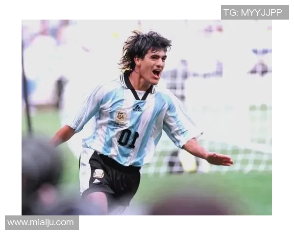 历史伟大足球明星的传奇故事与影响力探讨 历史伟大足球明星的传奇故事与影响力探讨