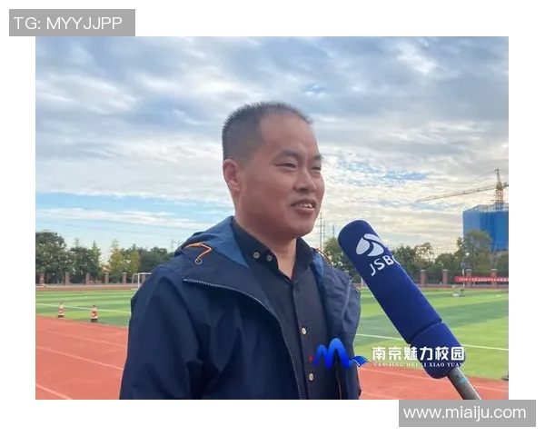 南京足球队边路渗透战术解析与实践探讨 南京足球队边路渗透战术解析与实践探讨