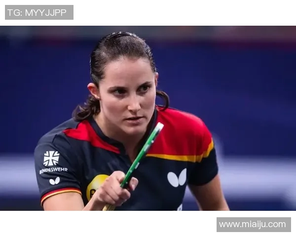 当足球明星邂逅绝世美女展开浪漫故事引发球迷热议与羡慕