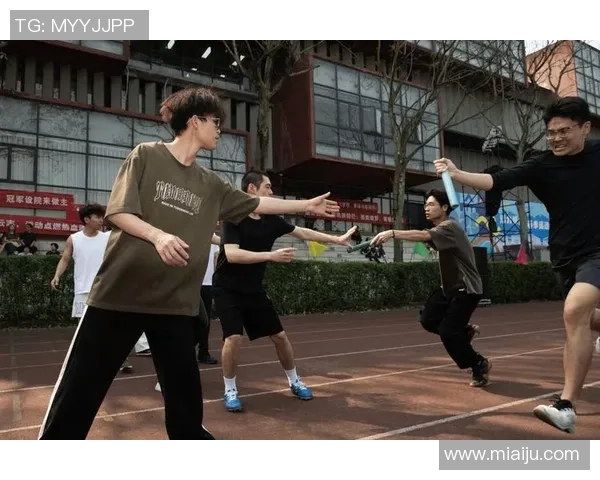 武汉排球队在冠军赛中的团队协作展现出卓越实力与默契配合 武汉排球队在冠军赛中的团队协作展现出卓越实力与默契配合